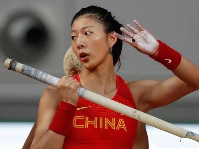 徐慧琴撑杆跳高四米六夺冠,徐惠琴女子撑杆跳高决赛夺冠