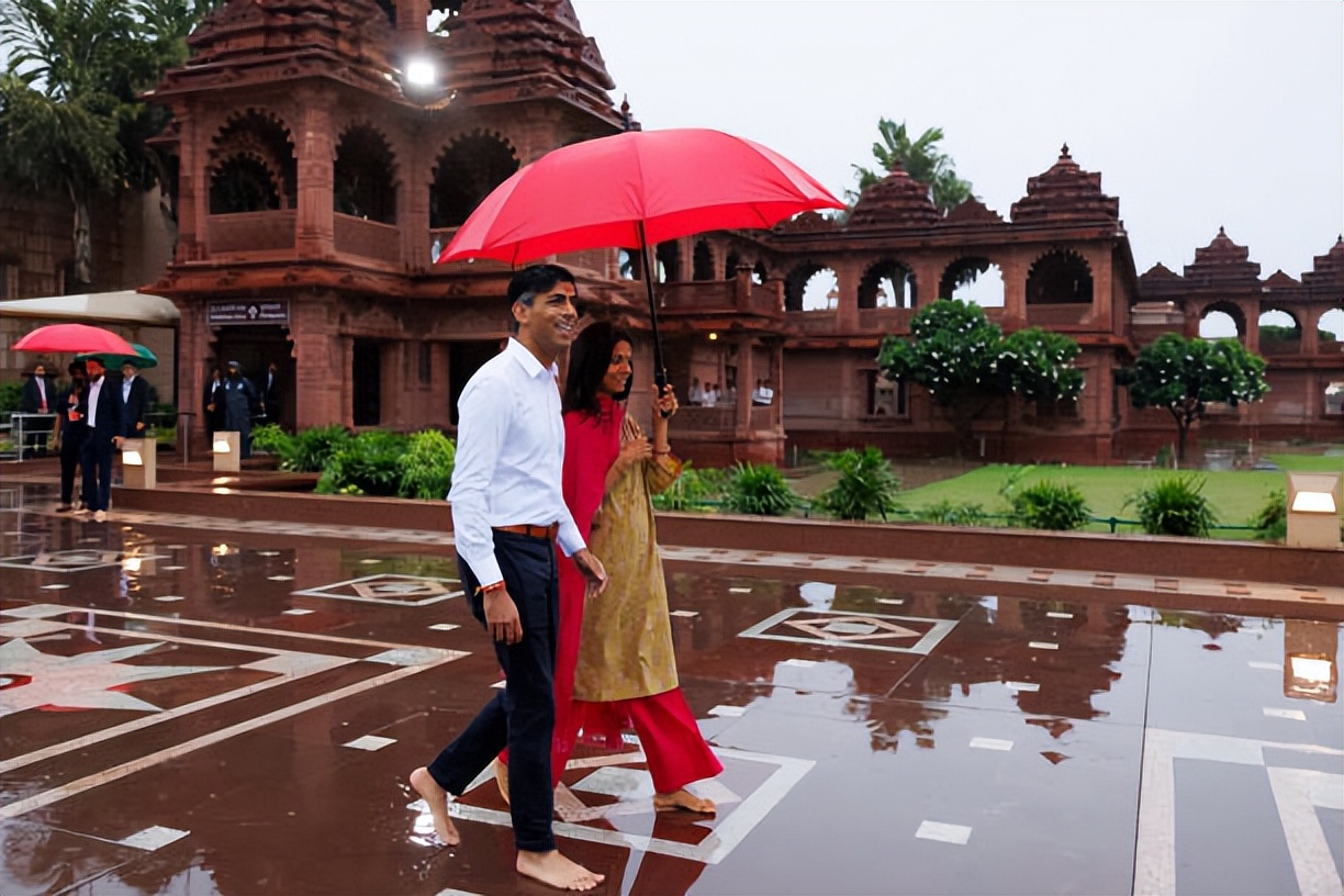 英第一夫人给老公打领带超甜！两套纱丽闪耀G20，比韩国夫人还闪