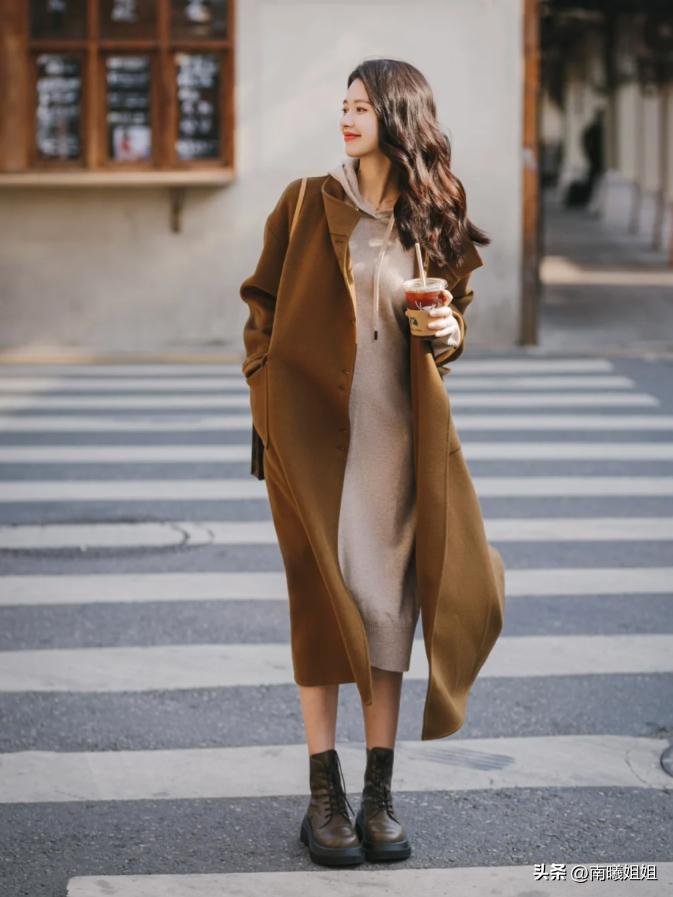 秋季用4双鞋提升时髦感,既能搭裤子又能搭裙子的秋冬鞋