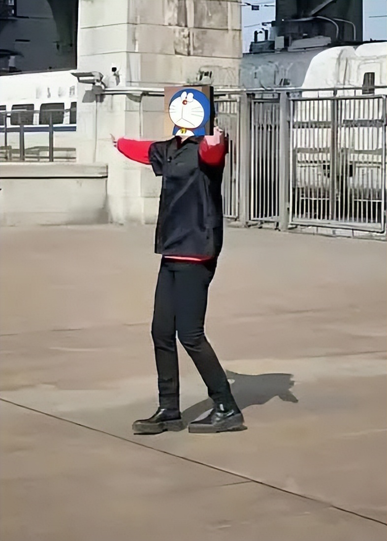 为什么大帅哥都是大脸,好好的帅哥为什么长了个嘴