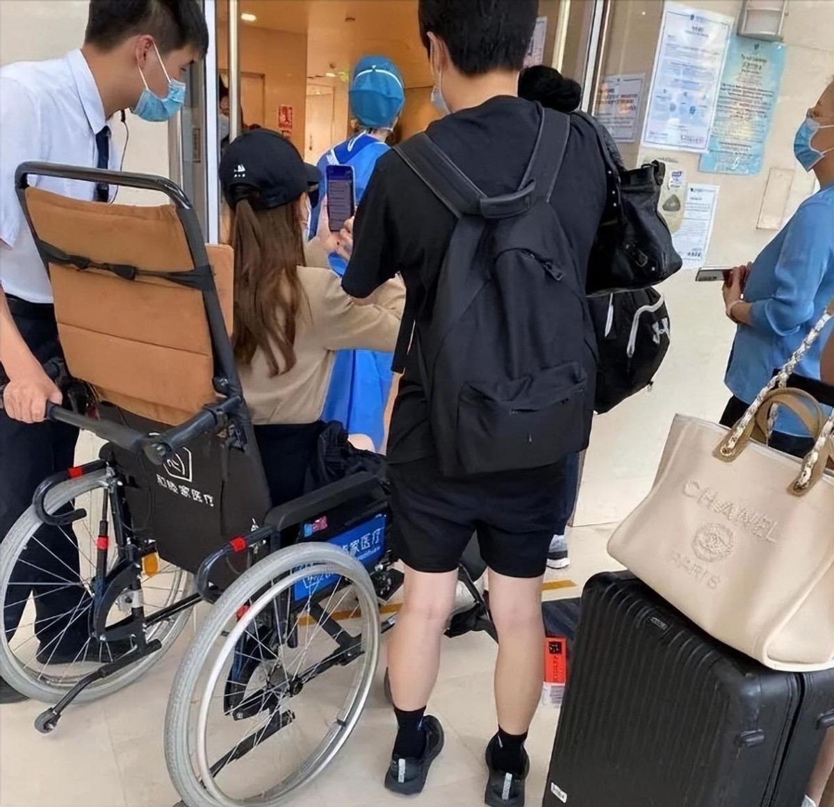 戚薇分享二胎产后首露面照,戚薇自曝产后