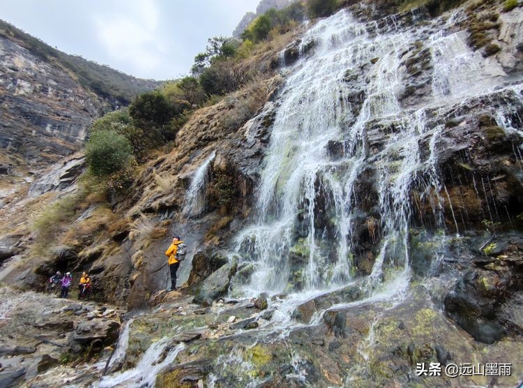 虎跳峡徒步最惊险的路段,虎跳峡高路徒步最难走路段