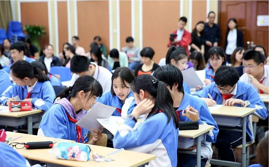 学生名字“伪复姓”太多，看似潮流个性其实很土，老师也跟着尴尬