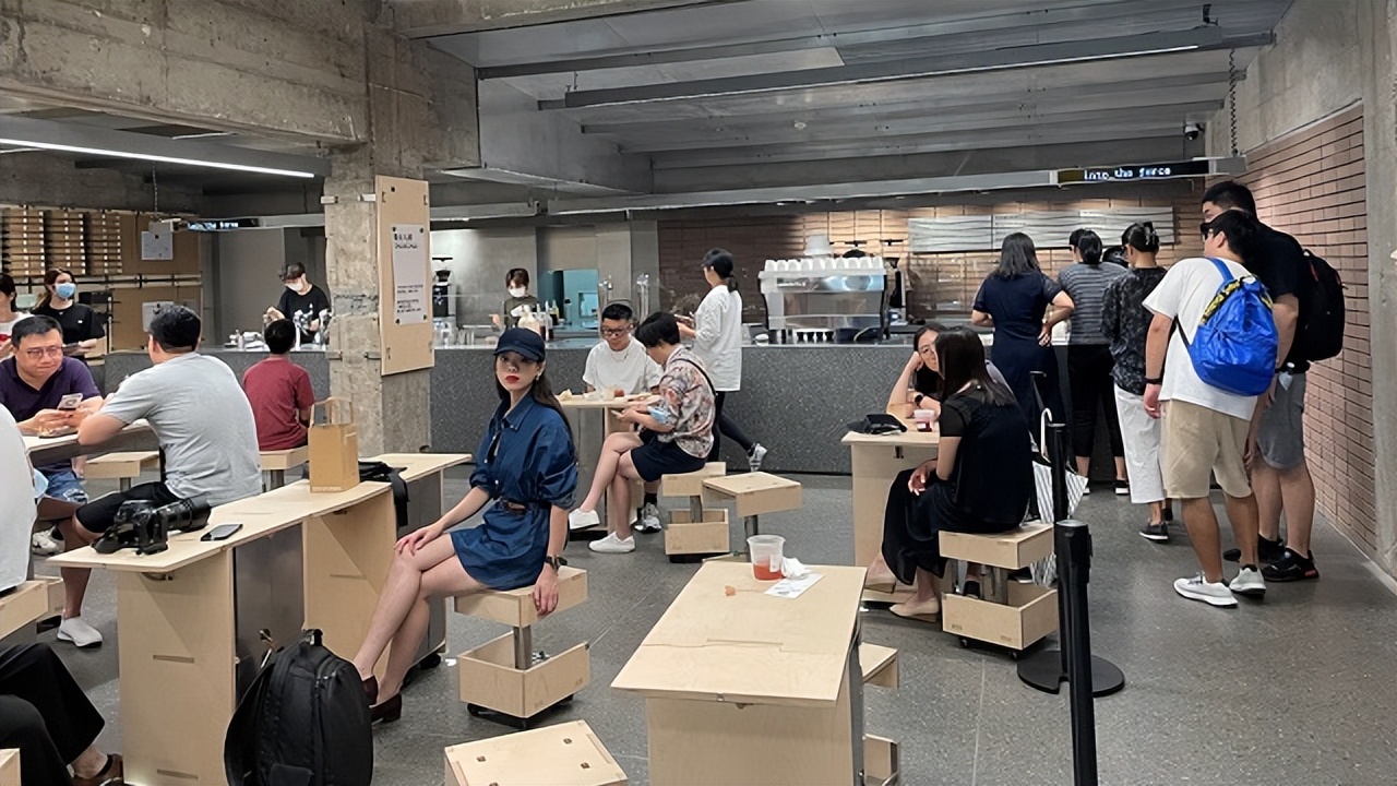 空无一人的网红店,设计控必看01|“三顿半”原力飞行概念店