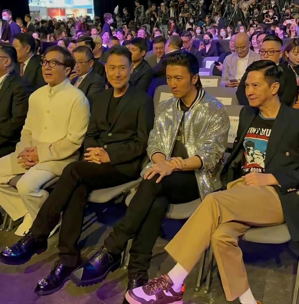 王菲和谢霆锋高调晒照片,王菲与谢霆锋的最新近况