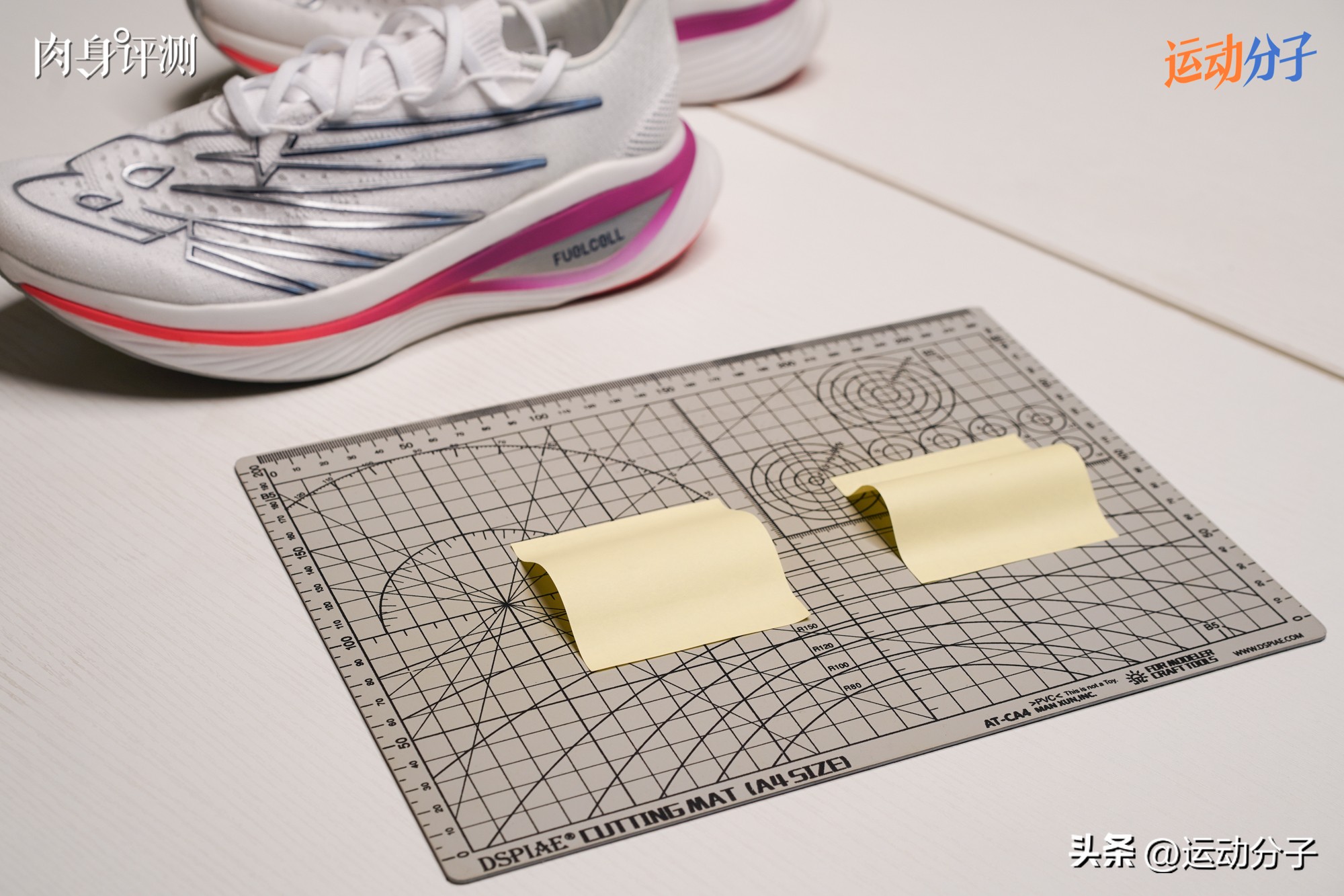 newbalance碳板跑鞋与nike对比,newbalanceelitev3碳板跑鞋