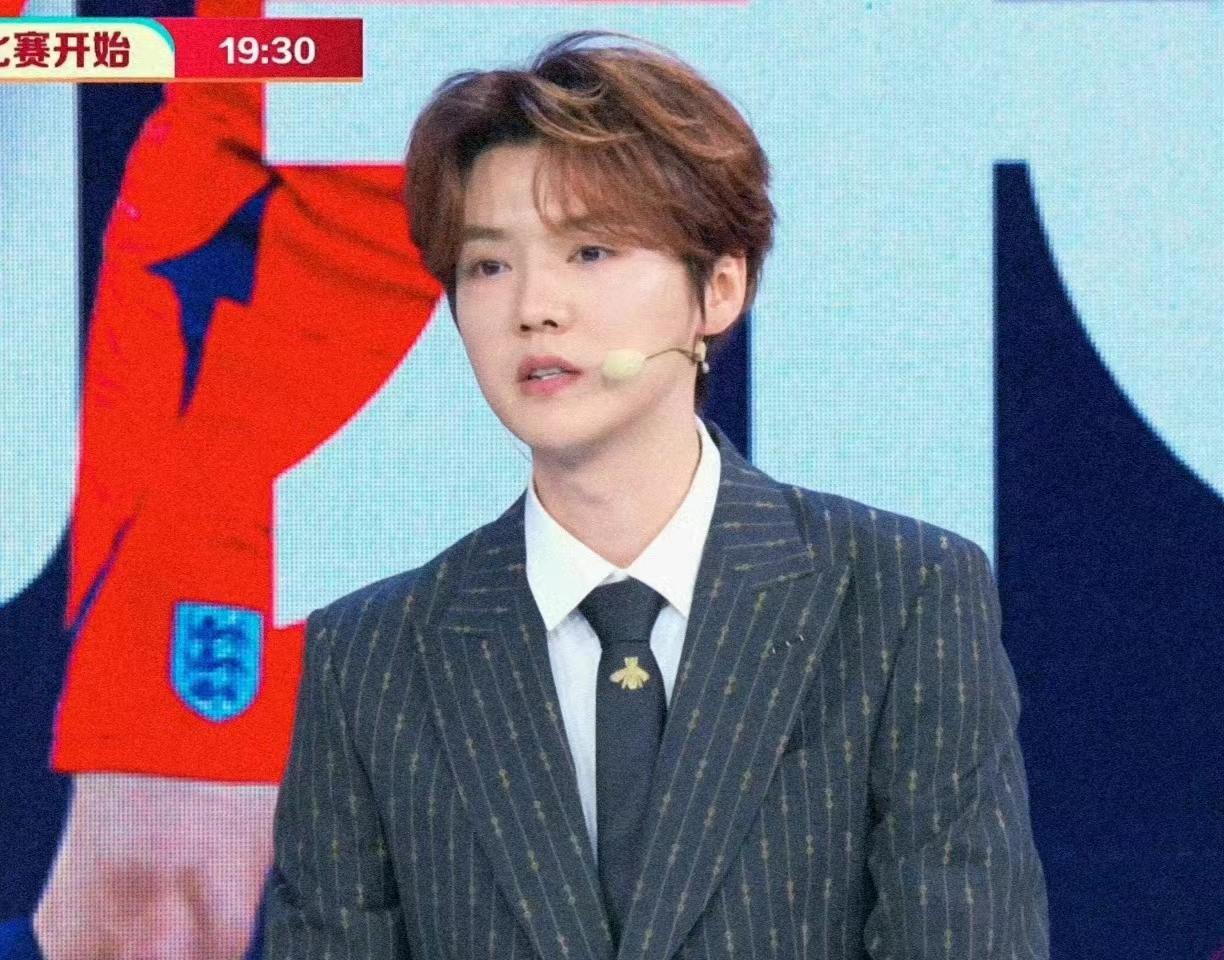 c罗鹿晗李现,原来这些明星都是c罗球迷