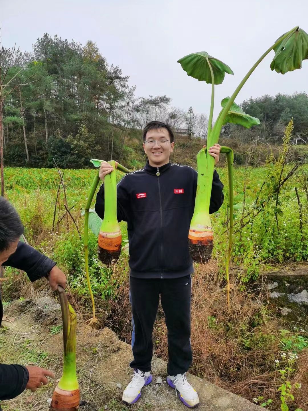 学农产品直播带货,初中毕业来到电商直播