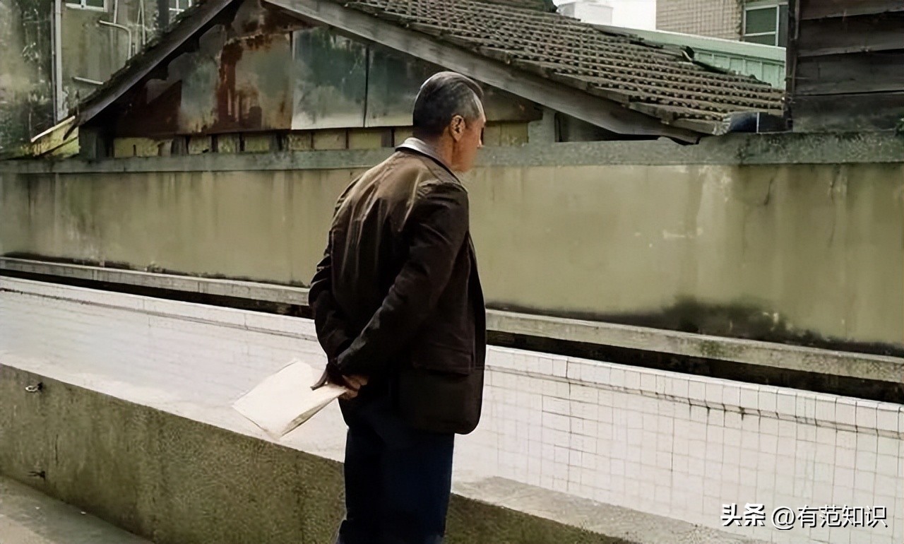 19岁女大学生深夜做“生意”,一年替父还债200万,成千万富婆