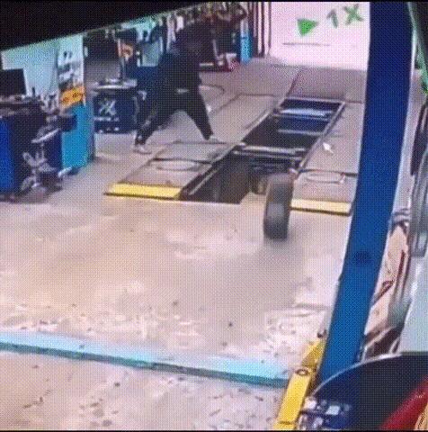 女友今年都二十三了，还是这样，是不是没救了哈哈哈好尴尬