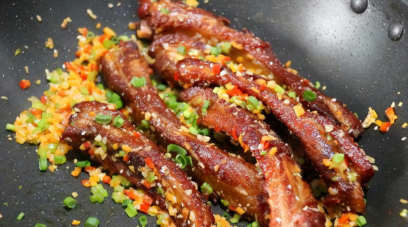 买排骨怎么区分前后排,排骨上有脆骨的是前排还是后排