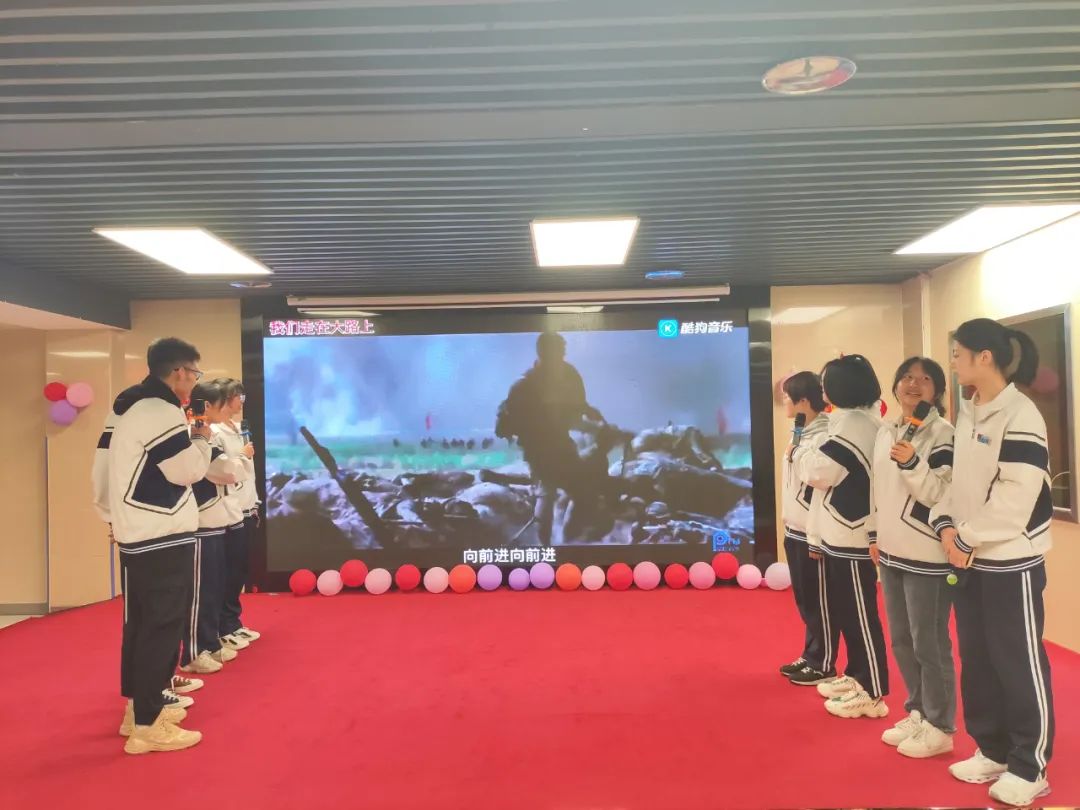 小朋友唱红歌学习雷锋,小学生一起唱学习雷锋好榜样