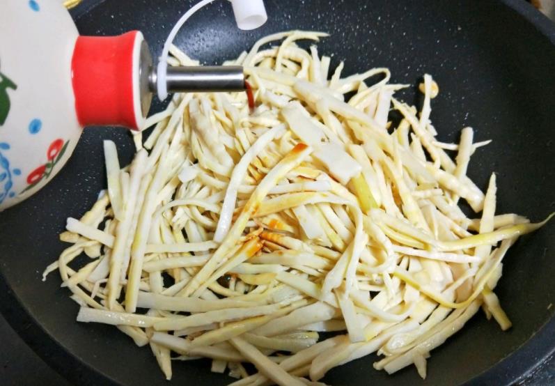 炒春笋之前要焯水多长时间,清炒春笋需要焯水吗