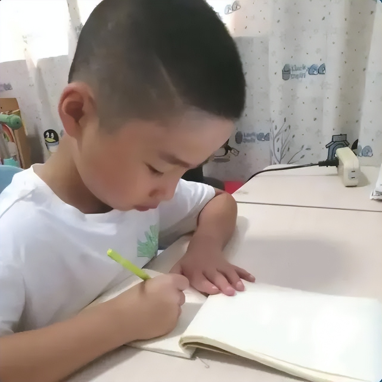 高考最受阅卷老师青睐的字迹,高考现神仙卷面字迹工整