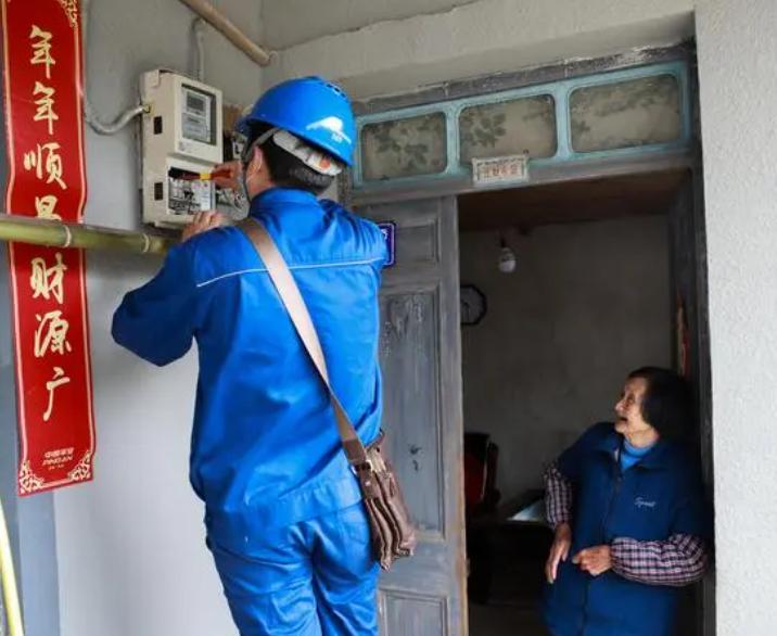 家里电费一个月两千块钱电表问题,居民换新电表一个月电费好几万