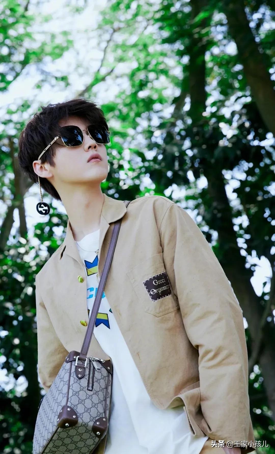 鹿晗勋章歌词壁纸图片,鹿晗照片锁屏壁纸卸妆