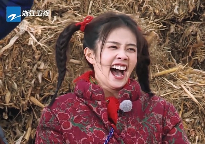 白鹿多少岁签约于正,白鹿学历于正