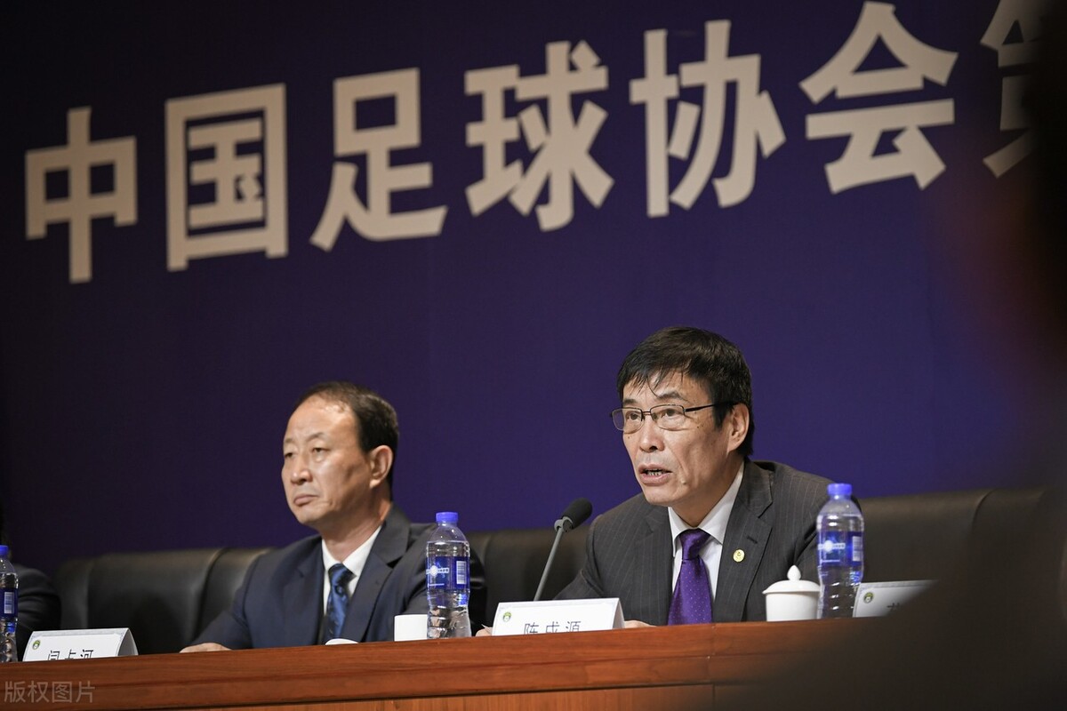中国足球又出幺蛾子！足协陈戌源开地震级罚单，6人被永久禁赛！