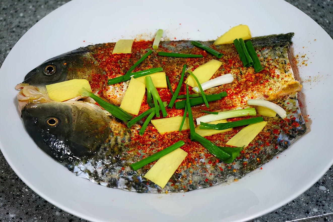 教你秘制烤鱼的做法,家庭烤鱼三道鳞的做法平底锅
