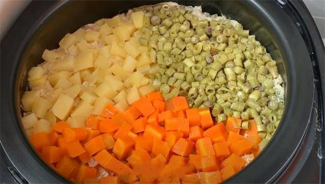 大米这样做太好吃了柔软又筋道,大米在家这样做简直太好吃了