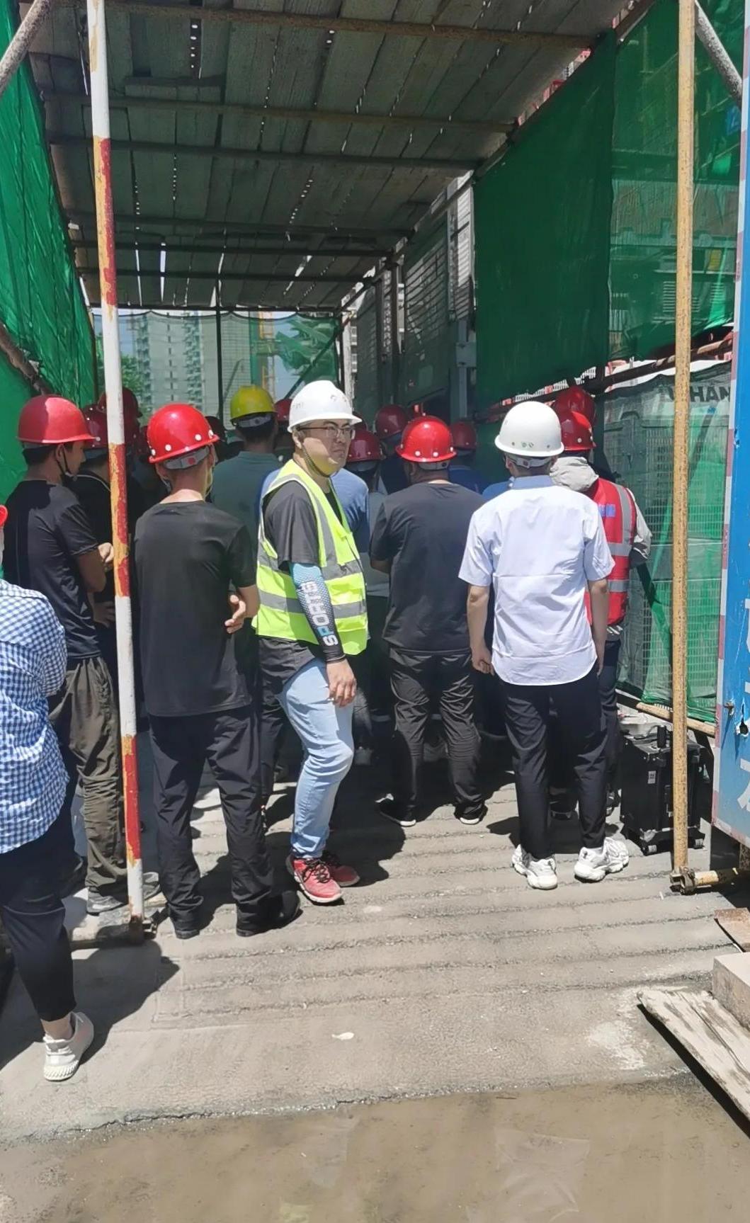 建筑工地生产经理工资多少,建筑施工工人薪酬如何确定