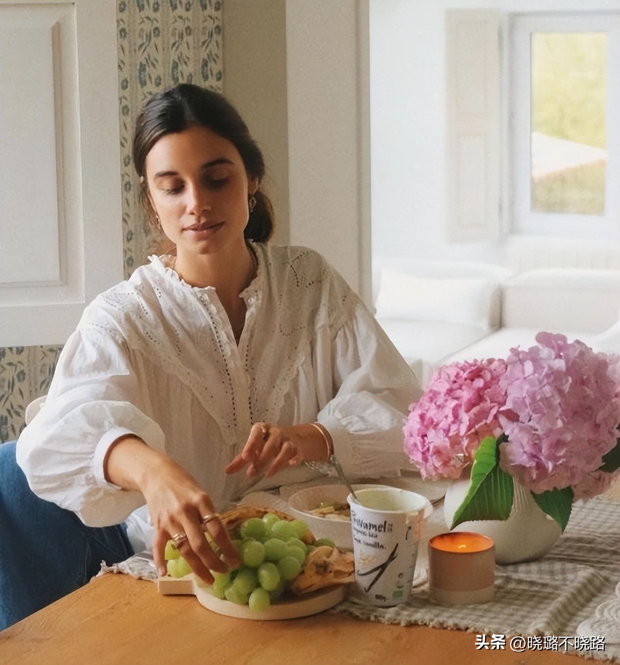 今年流行的“法式衫”，很适合三四十岁的女人，时髦优雅还百搭