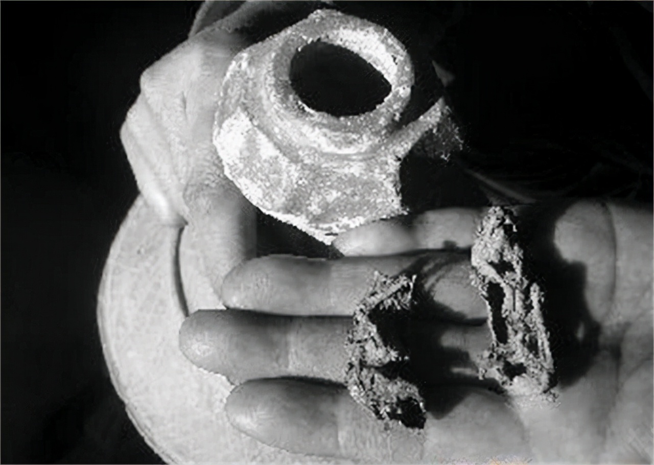 七旬老人50年收藏千万,老人痴迷古玩