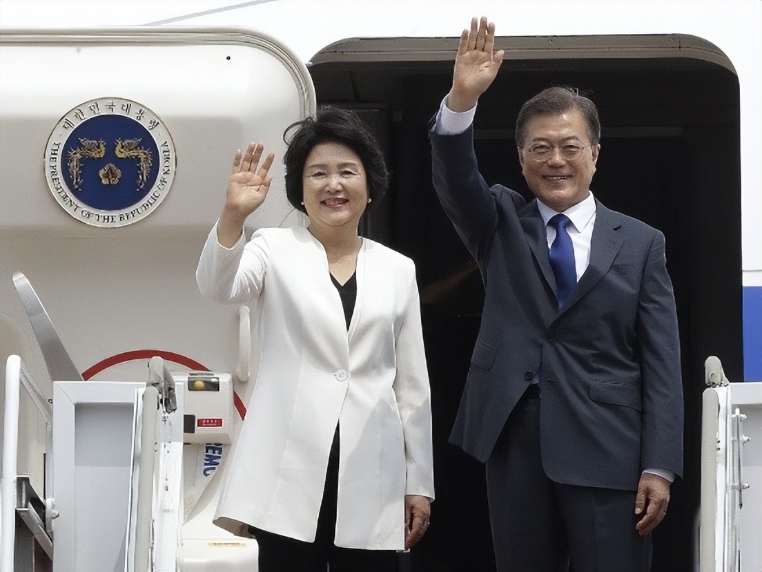 文在寅夫人：看似最接地气的第一夫人，却被曝花10亿公款买衣服