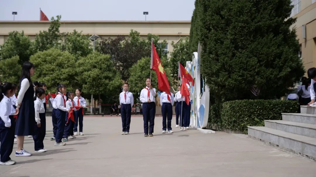 学习二十大争做好队员——盐湖区舜帝复旦示范小学少先队员分批入队仪式