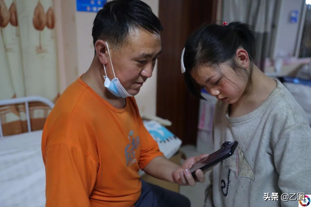 七岁女孩头上长疮怎么回事,女儿7岁身上长疮是什么原因