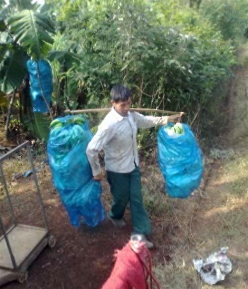 富士康打过工,做生意亏10万,32岁开卡车,依然笑对生活