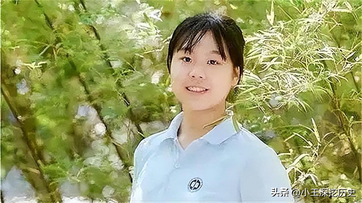 2020年高考长沙女生一字马,2020高考第一个出来的女孩一字马