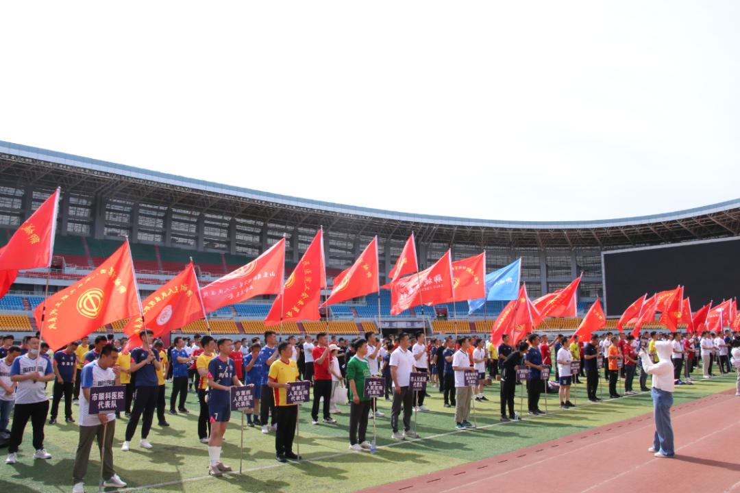 聊城足球队夺冠,足球队获得冠军喜报图文