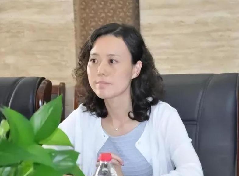 “80后美贪”金英丽：广交男友狂敛500多万，被捕后狡辩男友送的