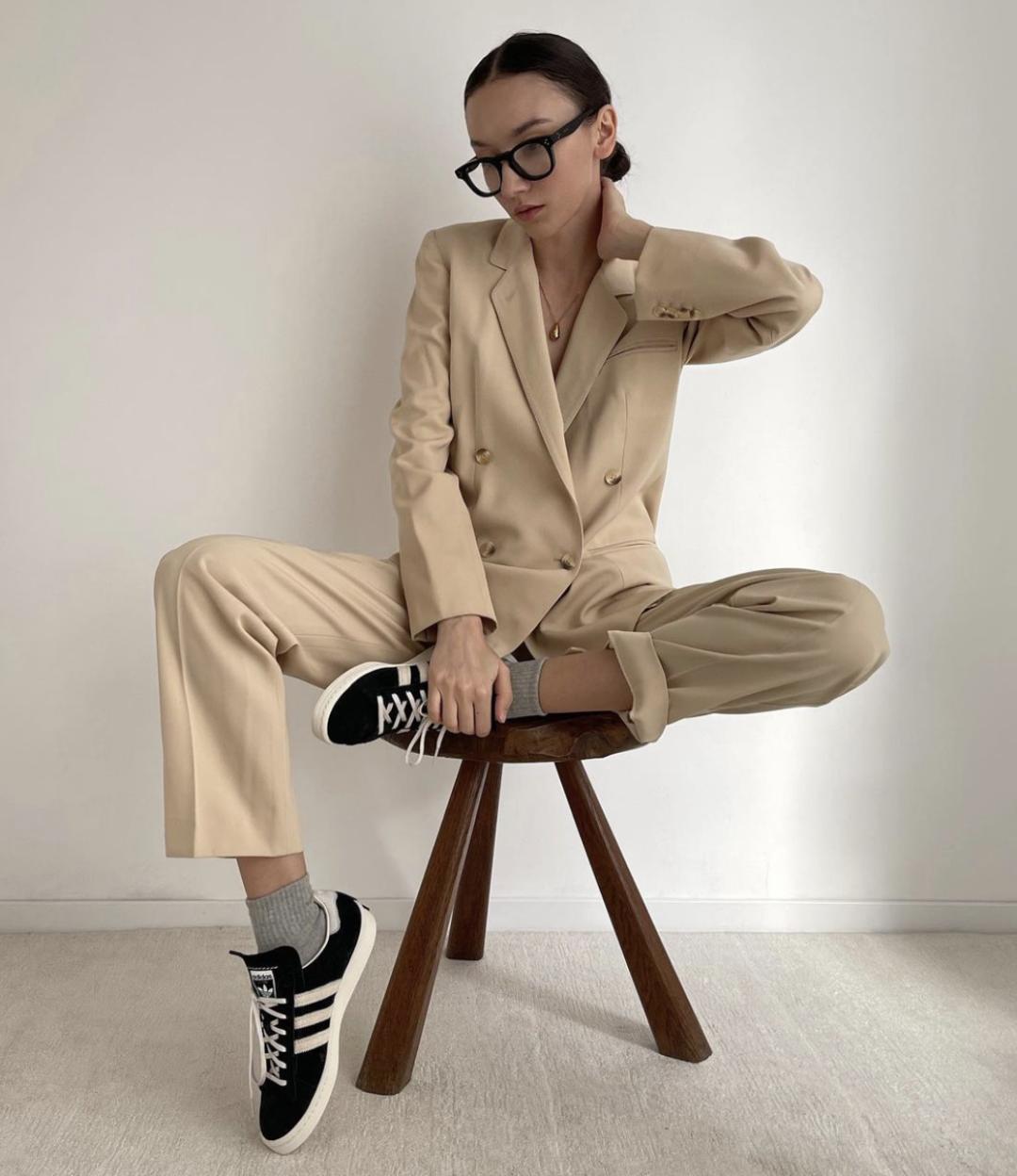 最近Bella让这双复古球鞋重新火起来了！火到一鞋难求