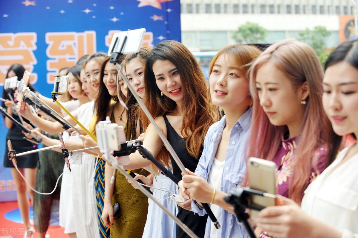 快手广告收入排行榜,2020快手广告营收预计破150亿