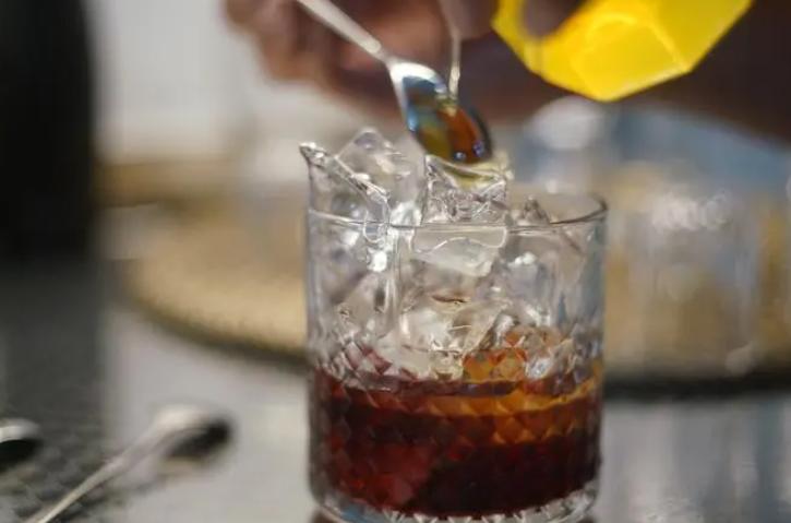 度数低的好调的酒调酒教程,调酒师喝酒技巧