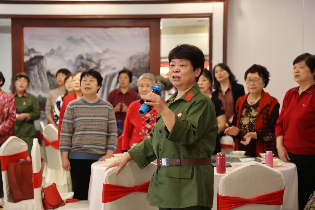 四川省德阳市东汽小学开展退休教师“迎重阳”庆祝活动