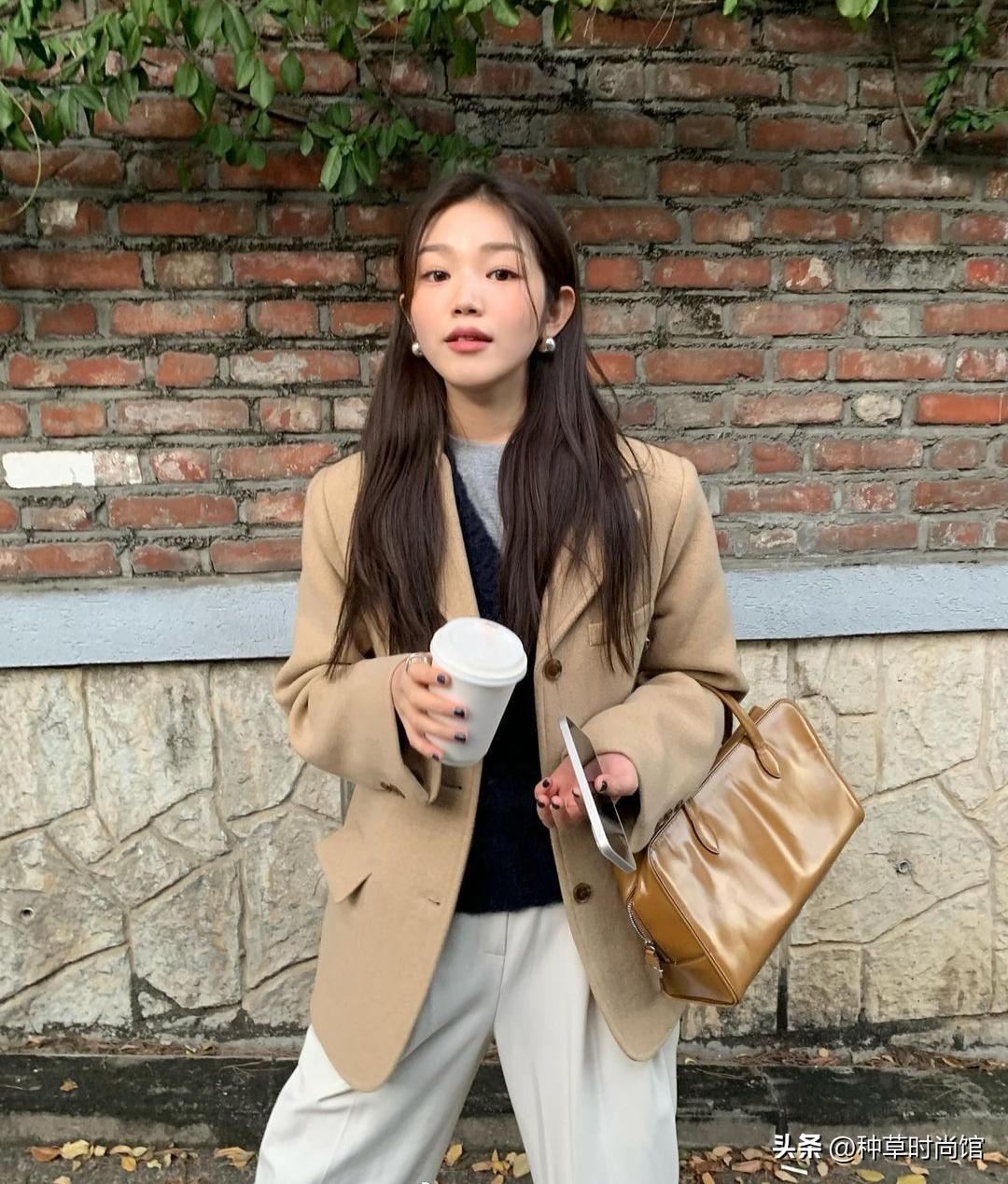韩国小姐姐冬日穿搭,拜托冬天穿短袖