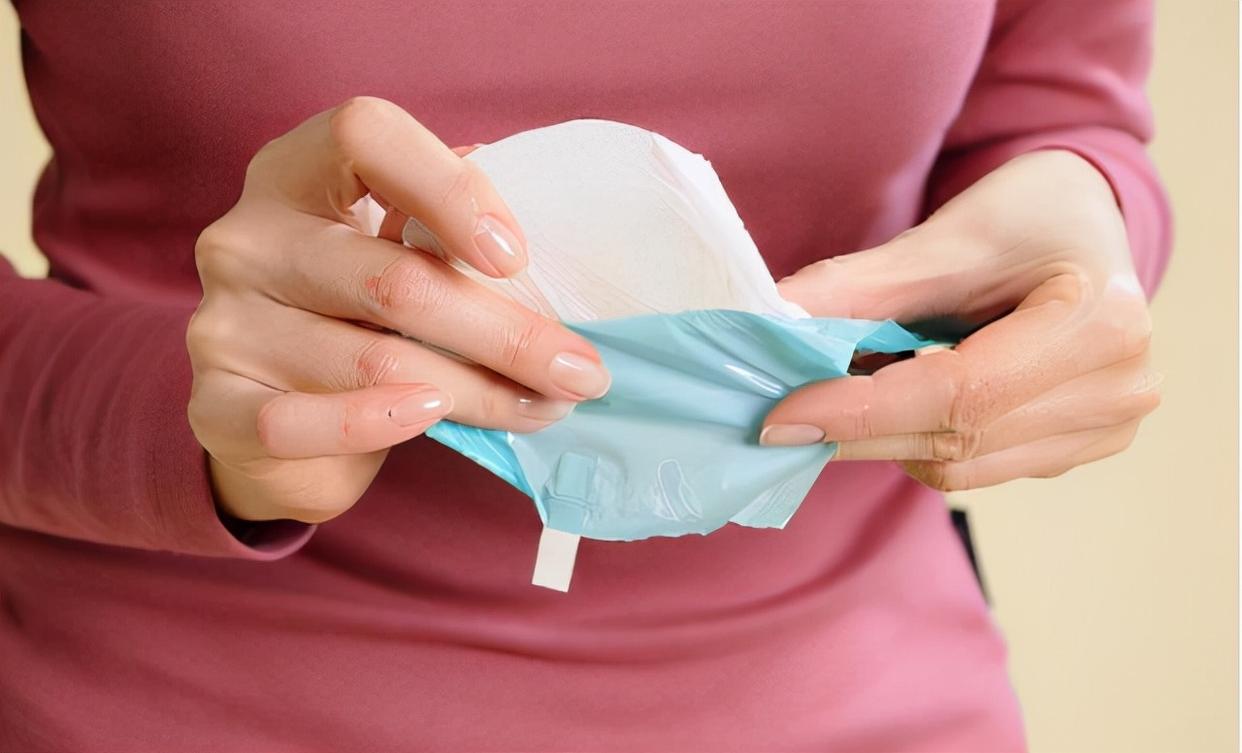 月经随着年龄越来越少是什么原因,月经量突然减少是进入早衰期