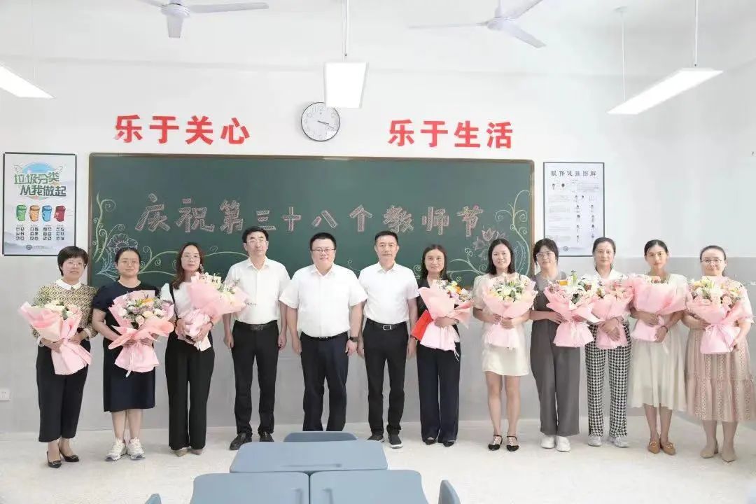 当教师节撞上中秋节广播稿,中秋节撞上教师节