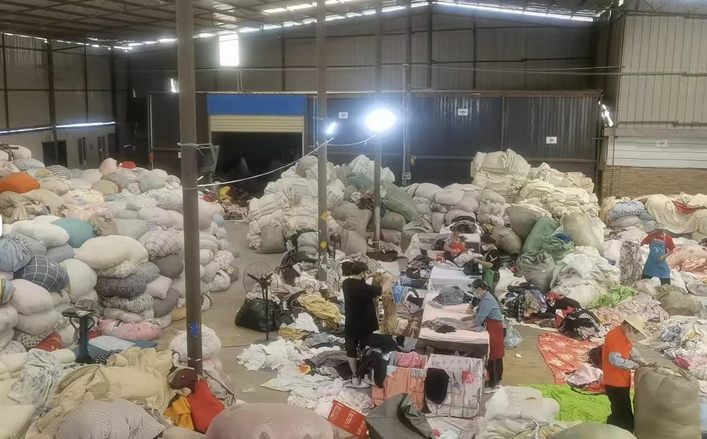 目前做旧衣服回收还有前景吗,现在有多少人在做旧衣服回收