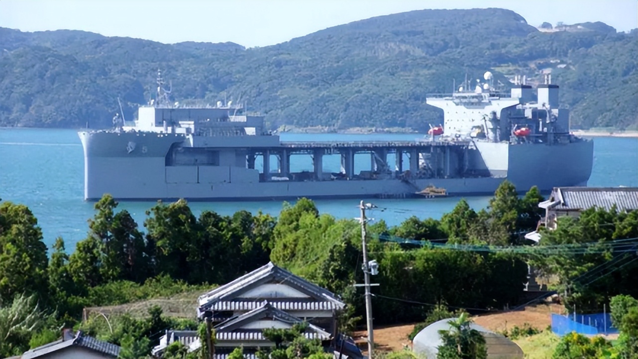 跑到南海寻衅滋事!起底美军这艘“民改军”9万吨大船