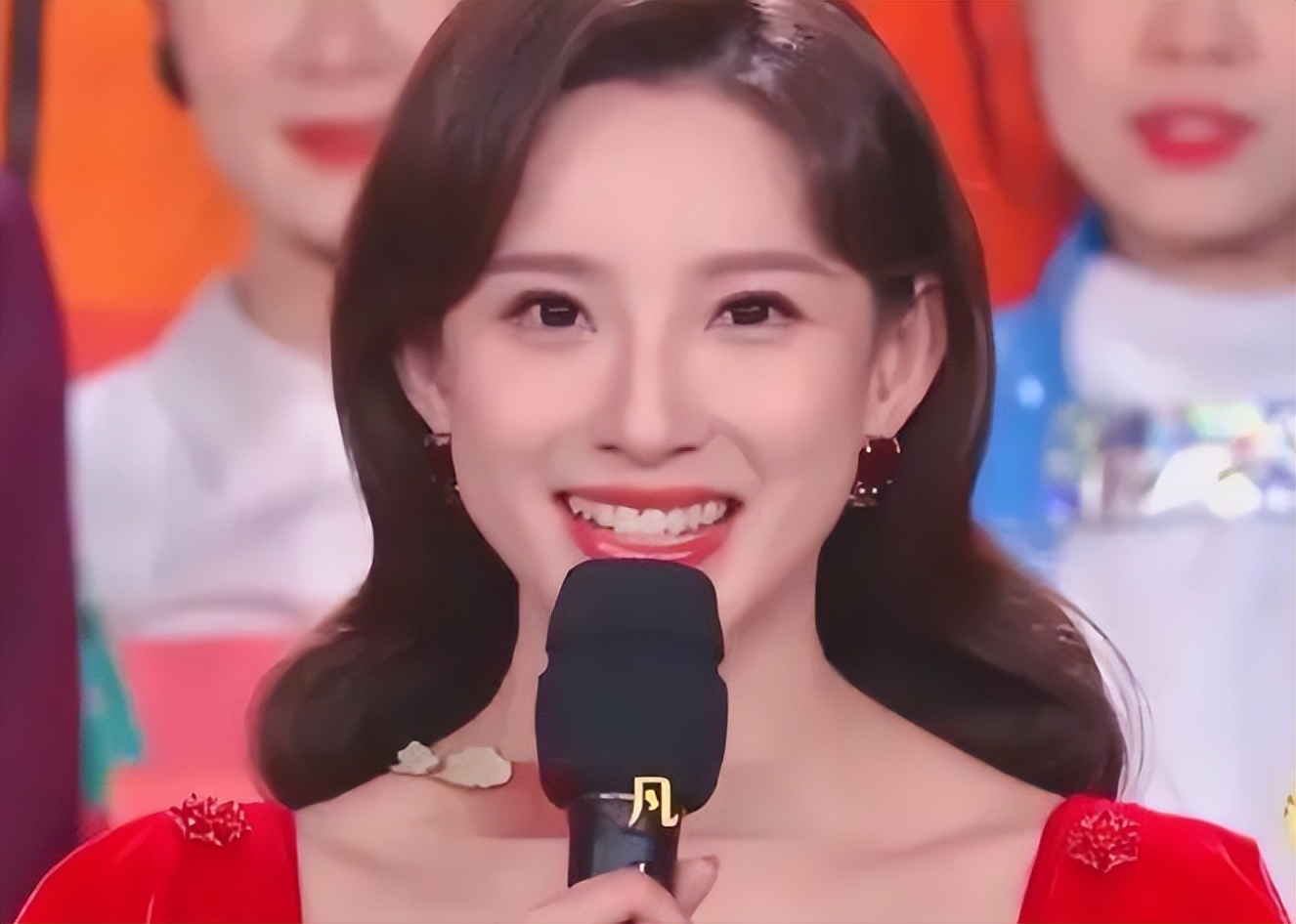 马凡舒央视春晚造型惊艳,央视春晚马凡舒从哪冒出来的