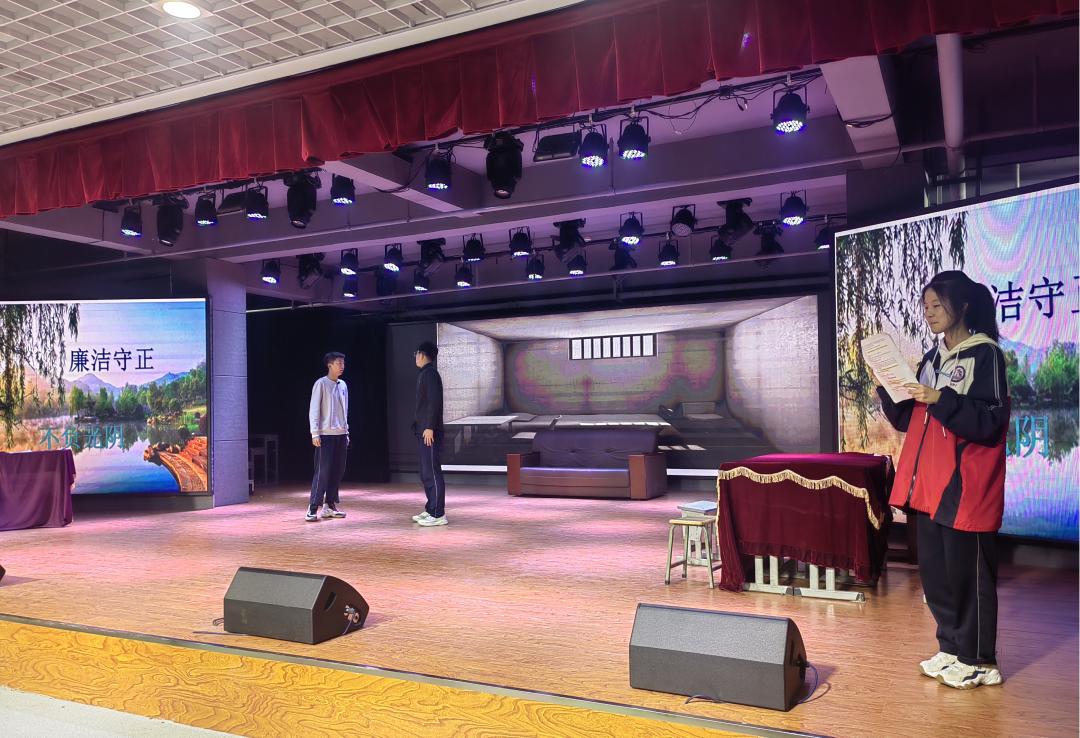 众志成城筑廉洁校园，两袖清风育桃李芬芳——河津中学举办“从我做起，敬廉崇洁”为主题的校园文化艺术活动