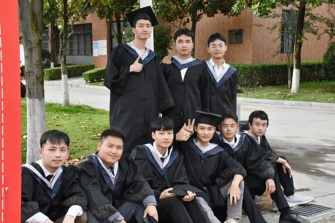 先来一波毕业照,第一张毕业照和最后一张毕业照