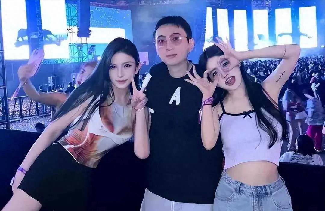 万达少爷王思聪，他的“消失”其实早就有迹可循，这是踢到铁板了