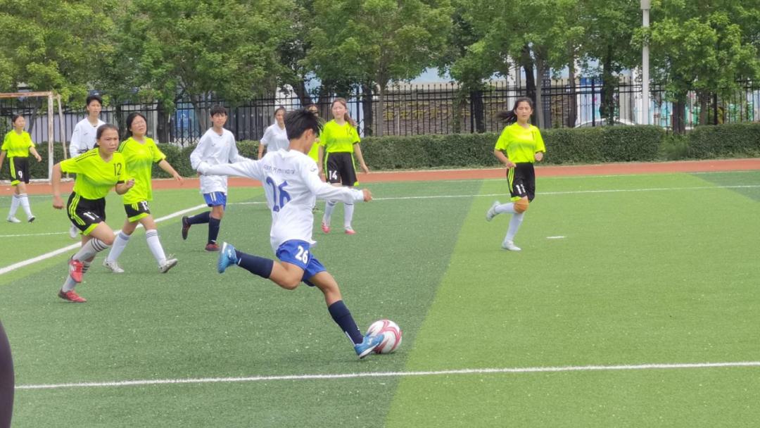 乌鲁木齐117中学足球队夺冠,乌鲁木齐市第116中学女足