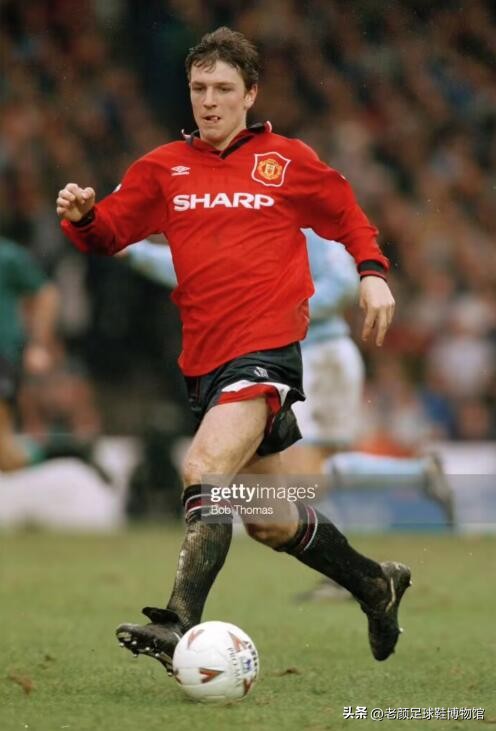 号称赞助过球王贝利拳王阿里的美国潮牌，靠曼联王朝92班昙花一现
