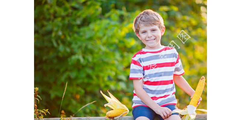 十一岁男孩应不应该跟父母分床睡,男孩几岁不能和母亲一起睡